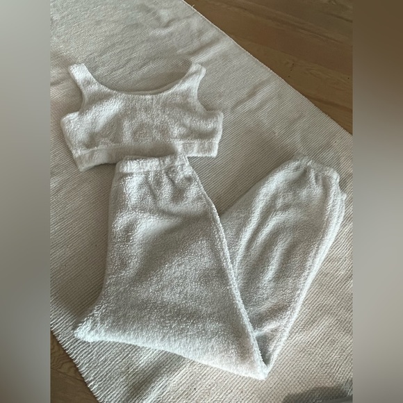 Other - 2 piece teddy jogger size small